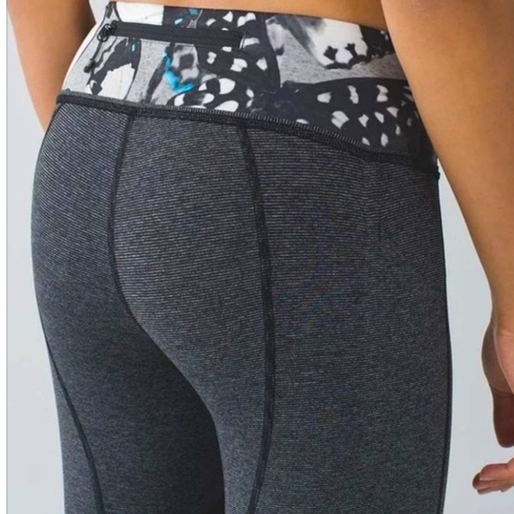 Like new VTG Lululemon Run Pace Rival Crop tights leggings size 4 - Picture 3 of 6